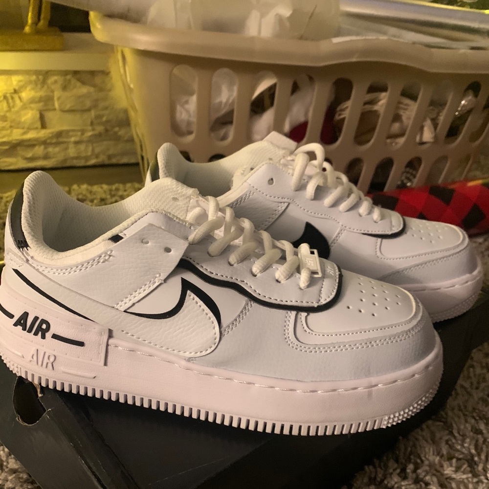 Air Force 1 shadows